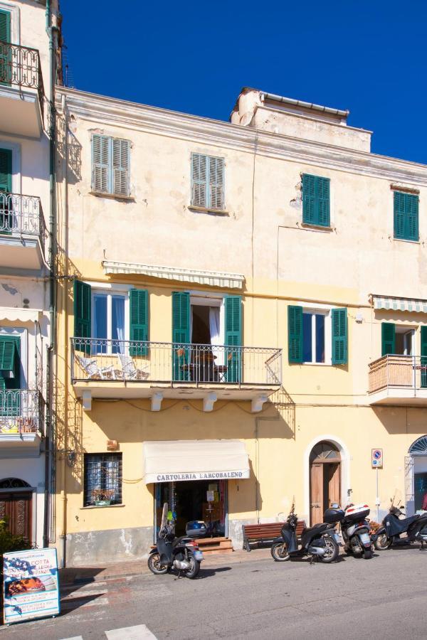Appartamento Fronte Mare A Ospedaletti By Wonderful Italy Eksteriør bilde